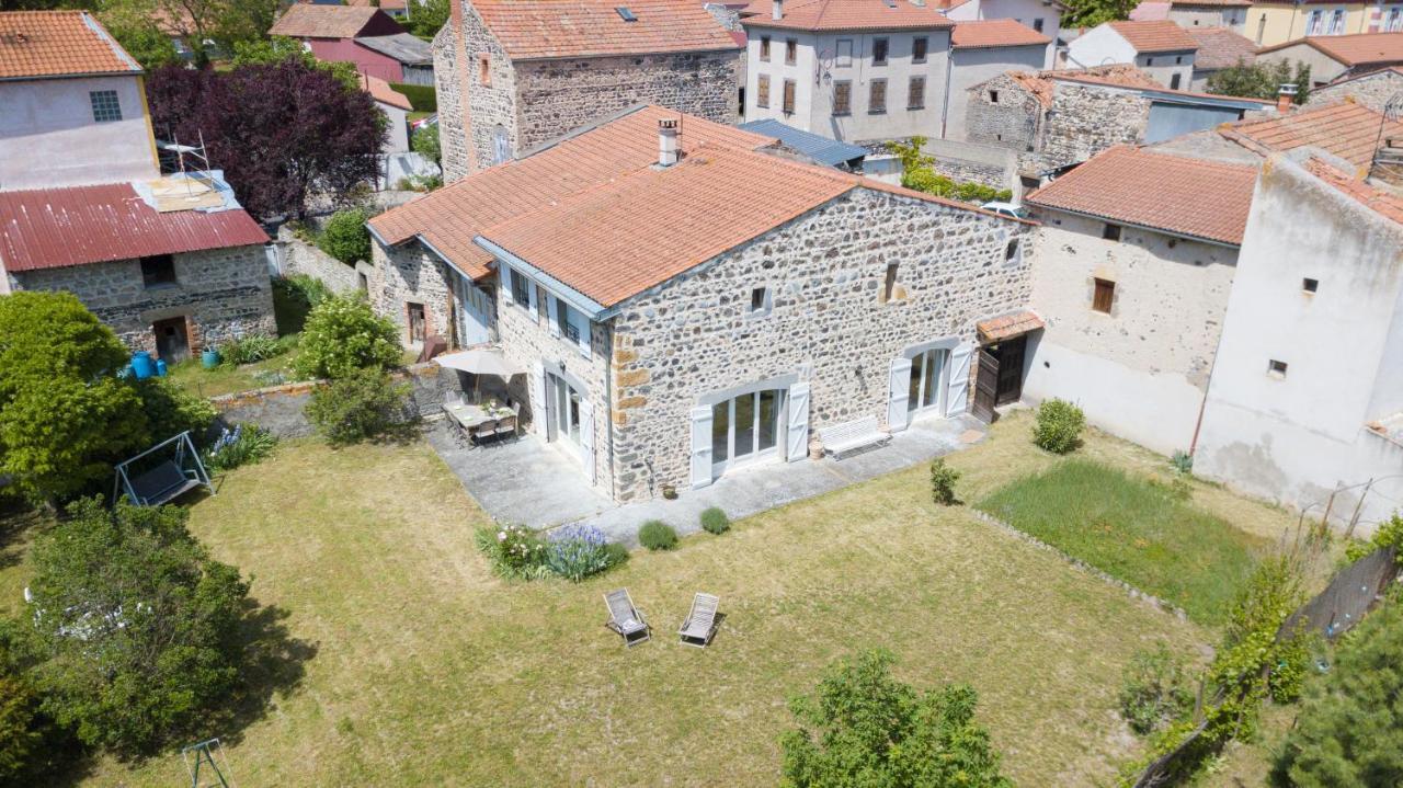 Les Pieds Dans L Herbe Meilhaud Екстериор снимка