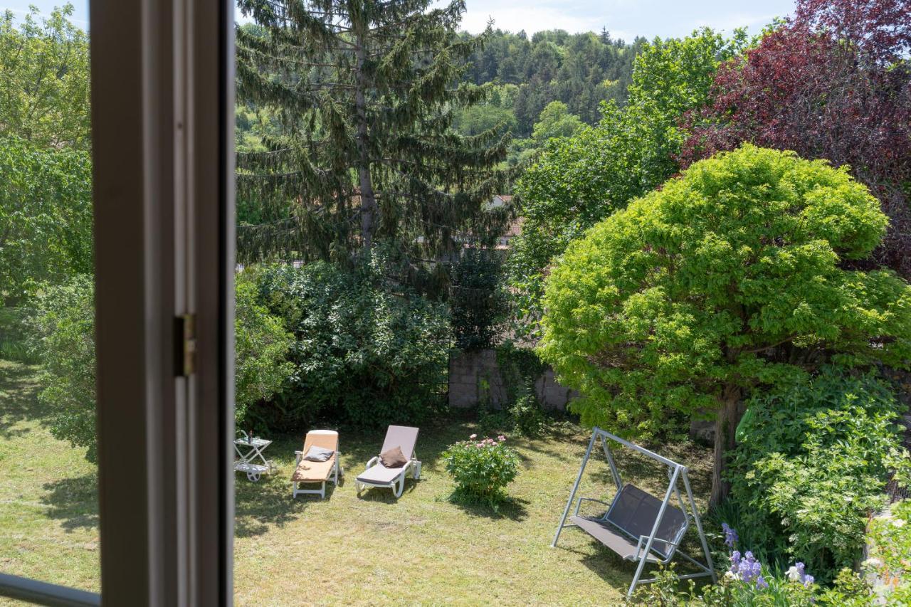 Les Pieds Dans L Herbe Meilhaud Екстериор снимка